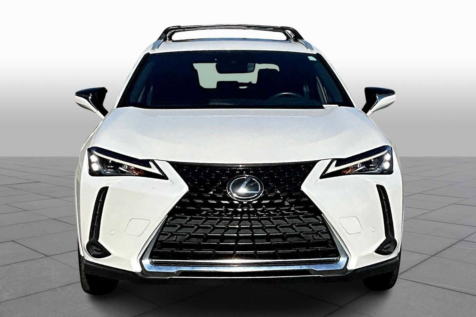 Used 2022 Lexus UX 200 w/ Premium Package image 6