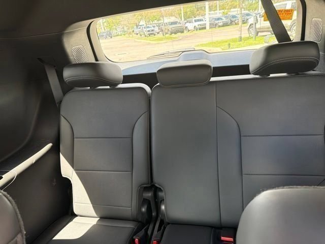 Used 2025 Buick Enclave Preferred FWD image 14