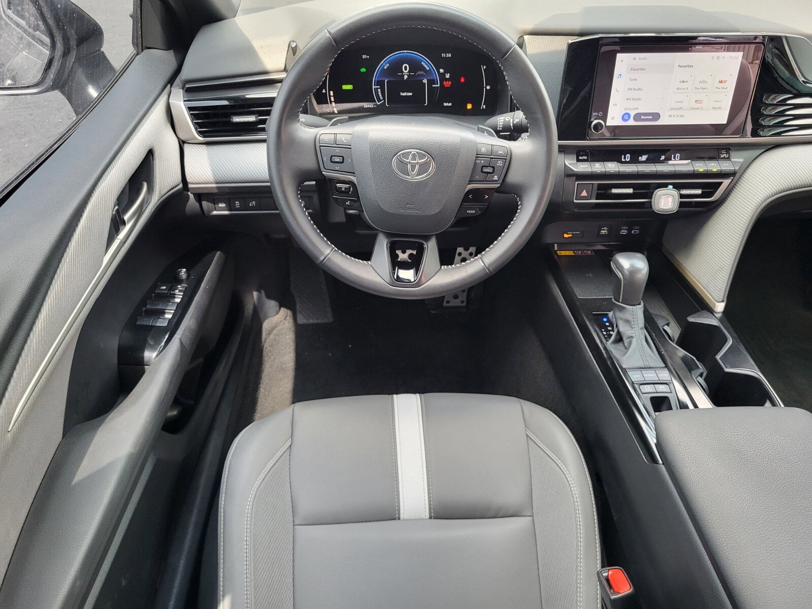 Used 2025 Toyota Camry SE w/ Convenience Package FWD image 14