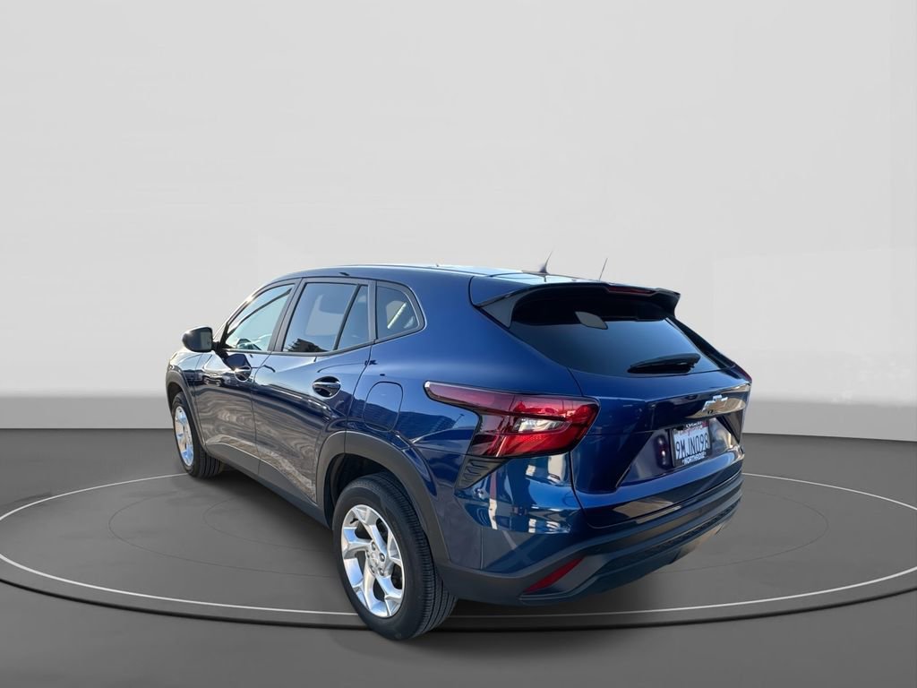 Used 2024 Chevrolet Trax LS w/ LS Convenience Package image 4