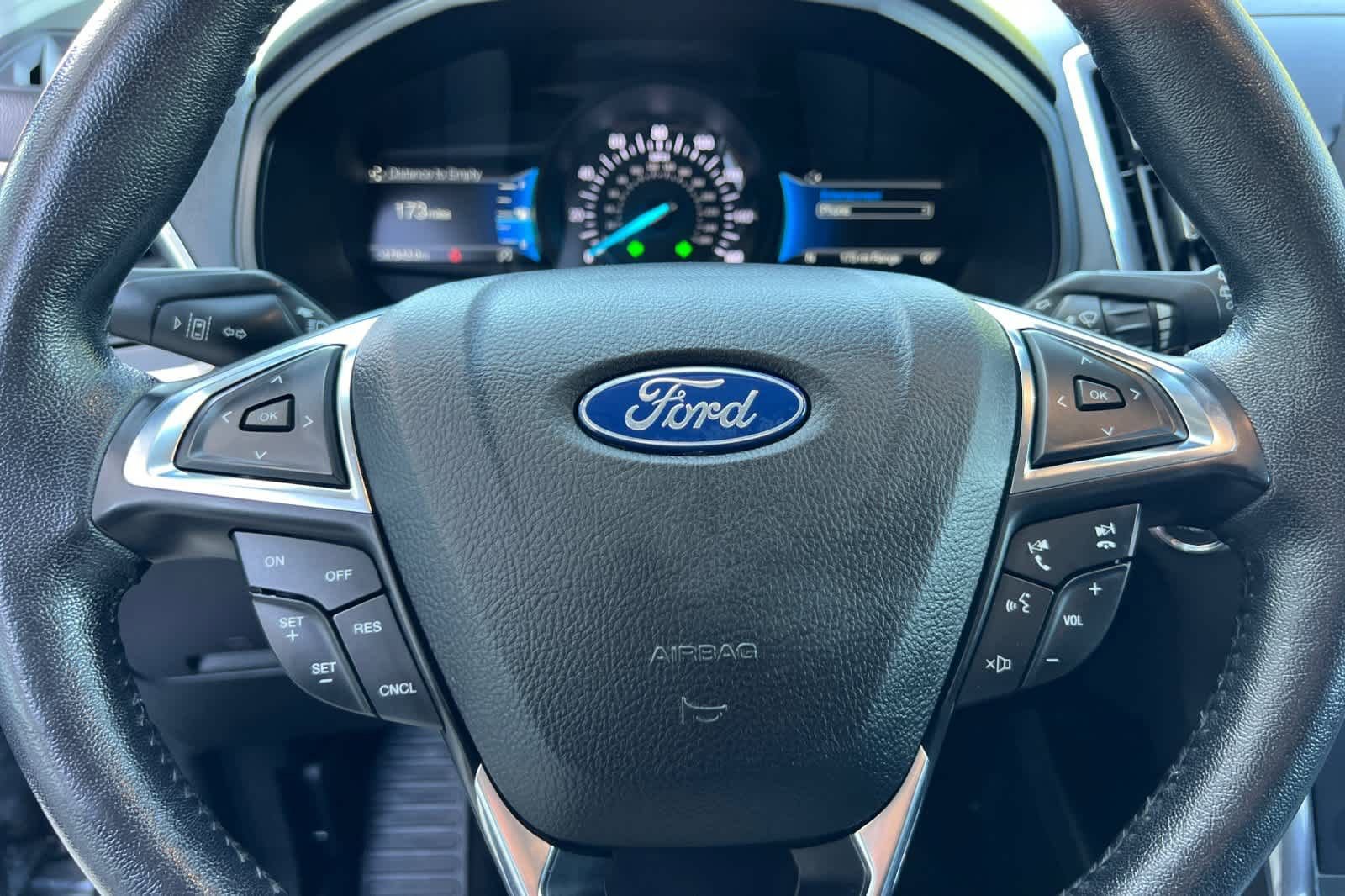 Certified 2022 Ford Edge Titanium AWD/4WD image 24