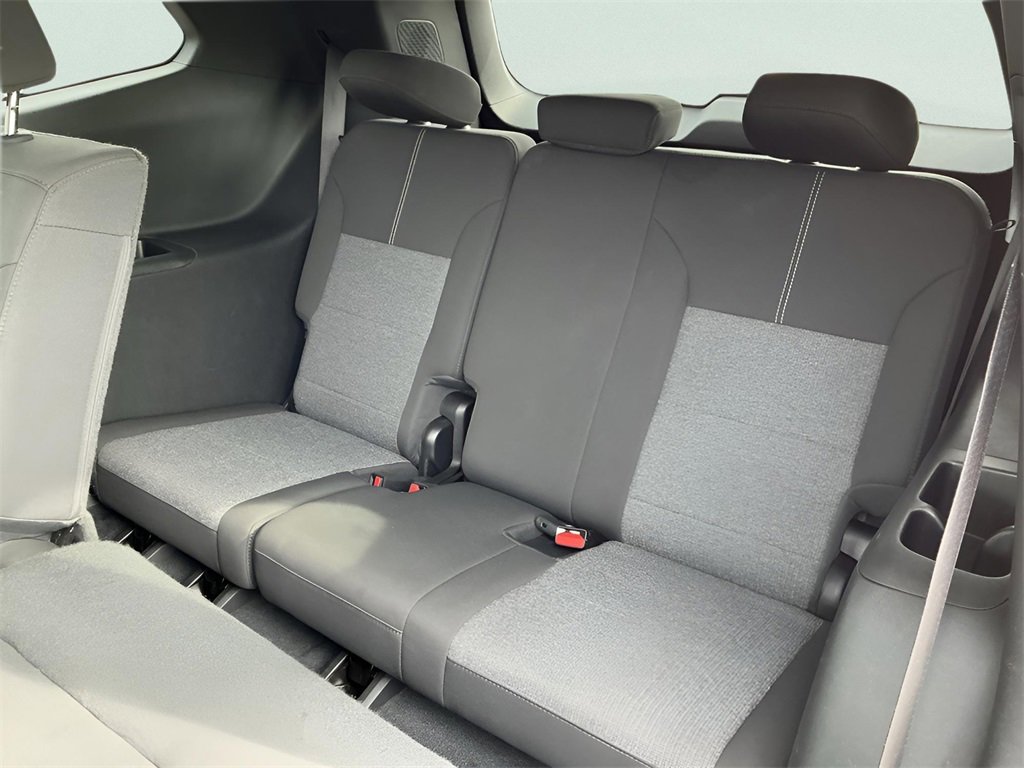 Used 2025 GMC Acadia Elevation image 30