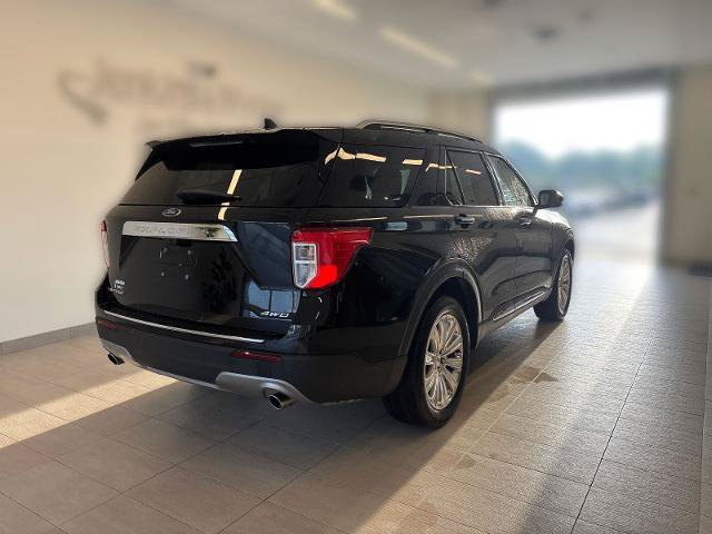 Certified 2022 Ford Explorer Limited AWD/4WD image 2