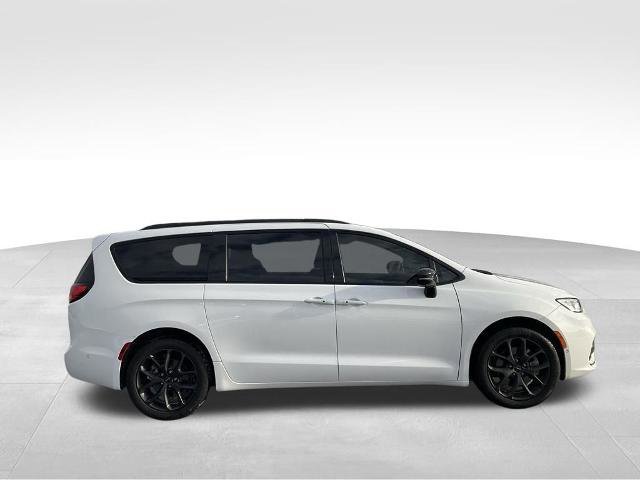 Used 2024 Chrysler Pacifica Touring-L w/ S Appearance Package image 6