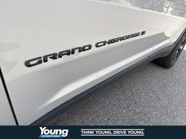 Used 2023 Jeep Grand Cherokee Limited w/ Luxury Tech Group II AWD/4WD image 16