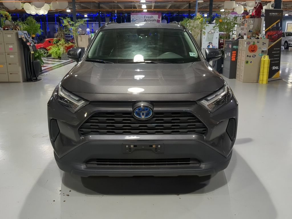 Used 2024 Toyota RAV4 LE AWD/4WD image 3