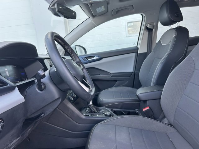 Used 2023 Volkswagen Taos SE w/ Panoramic Sunroof Package image 8