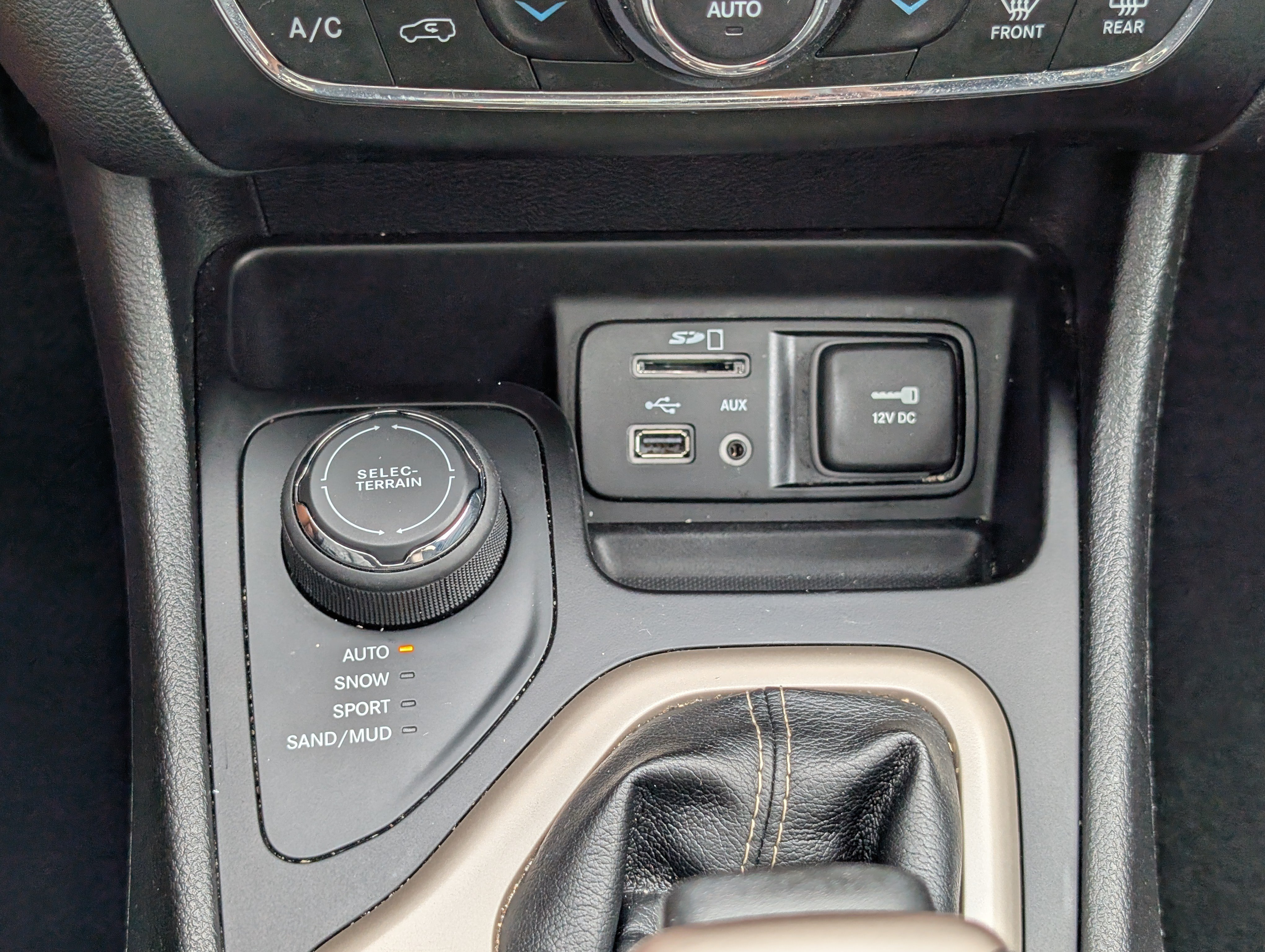 Used 2017 Jeep Cherokee Limited AWD/4WD image 27