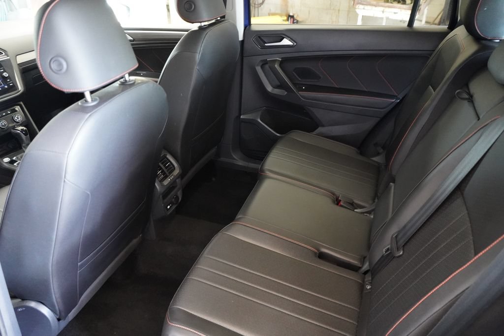 Used 2024 Volkswagen Tiguan SE AWD/4WD image 31