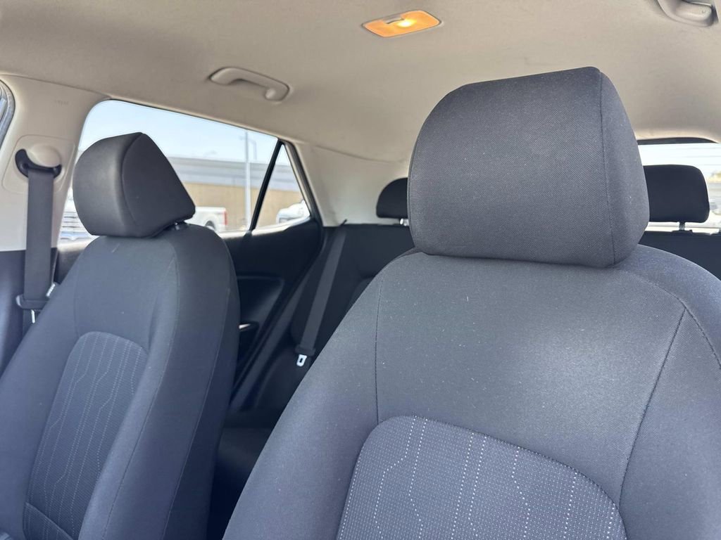 Used 2021 Hyundai Venue SE FWD image 22