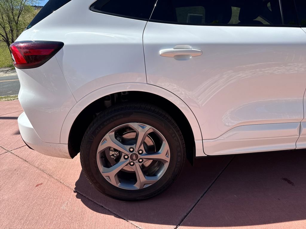 Certified 2023 Ford Escape ST-Line AWD/4WD image 31