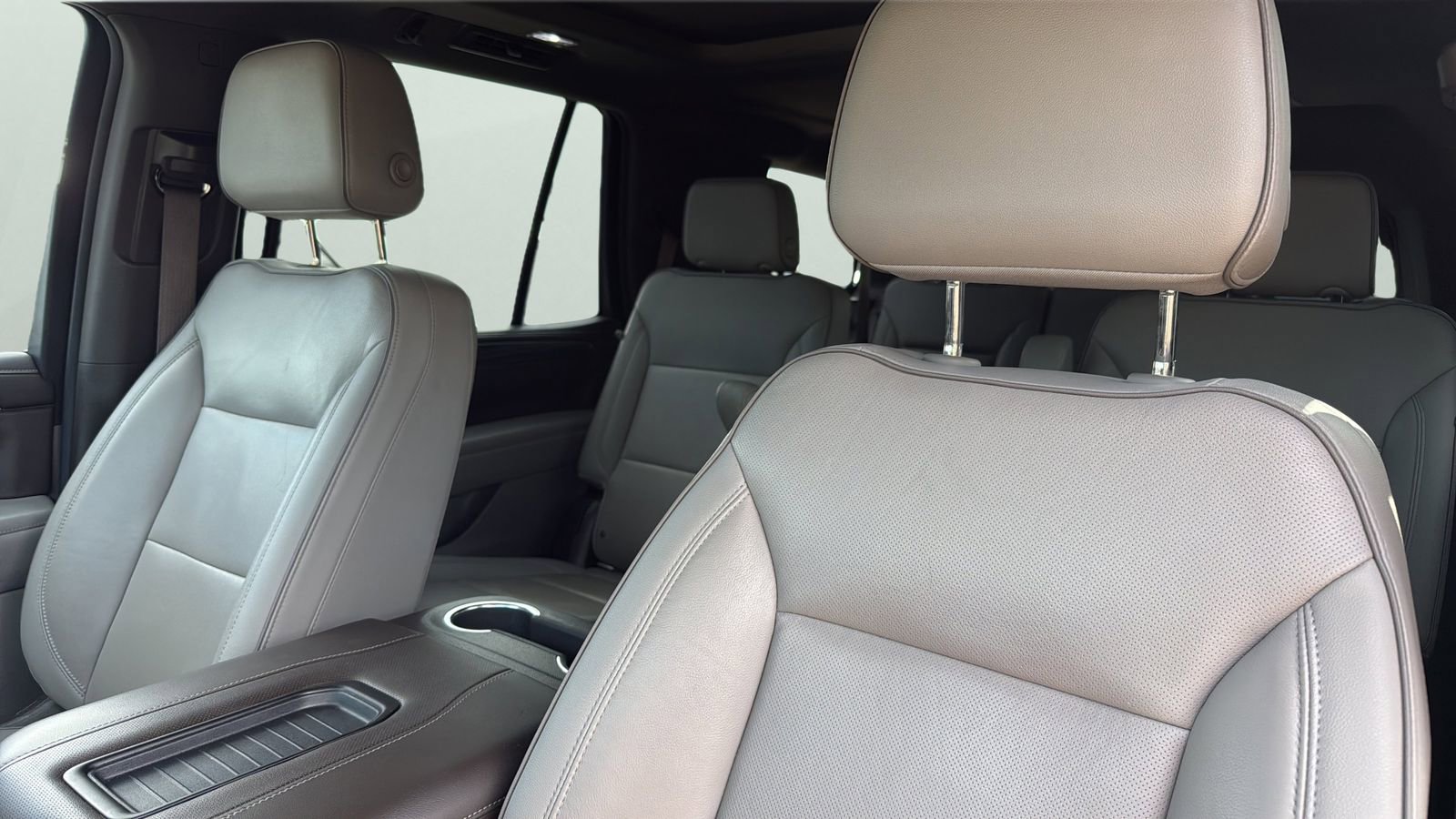 Used 2021 GMC Yukon SLT w/ SLT Premium Package RWD image 9