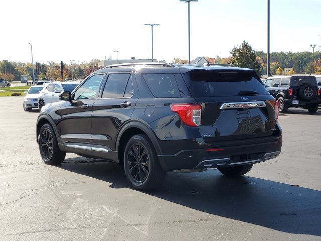 Certified 2023 Ford Explorer XLT w/ Equipment Group 202A AWD/4WD image 4