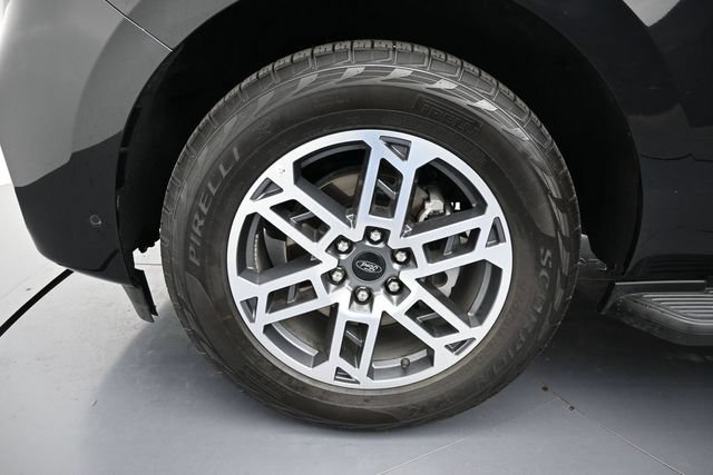 Certified 2025 Ford Expedition Active AWD/4WD image 9