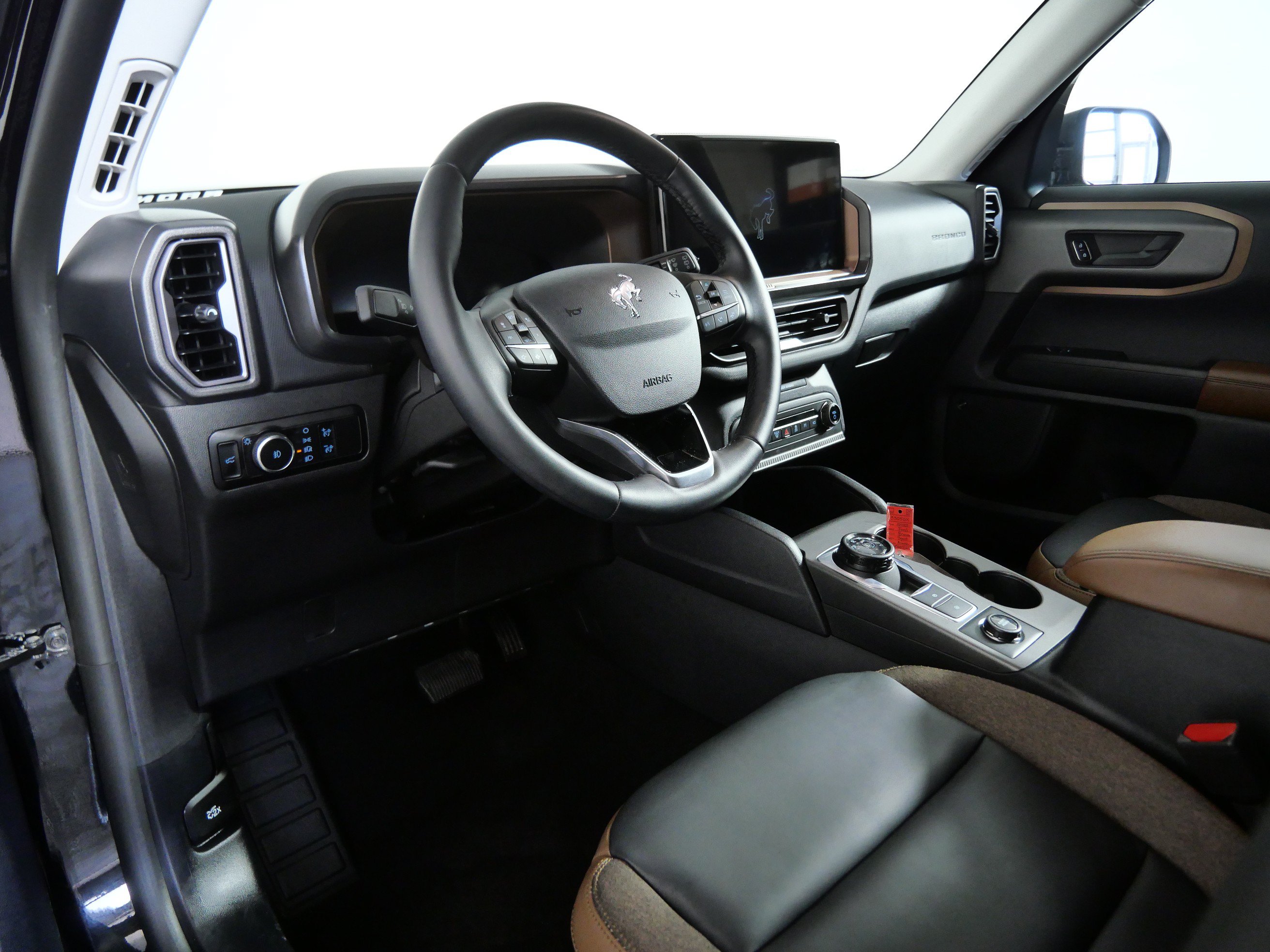 Certified 2025 Ford Bronco Sport Outer Banks w/ Outer Banks Tech Package+ AWD/4WD image 16