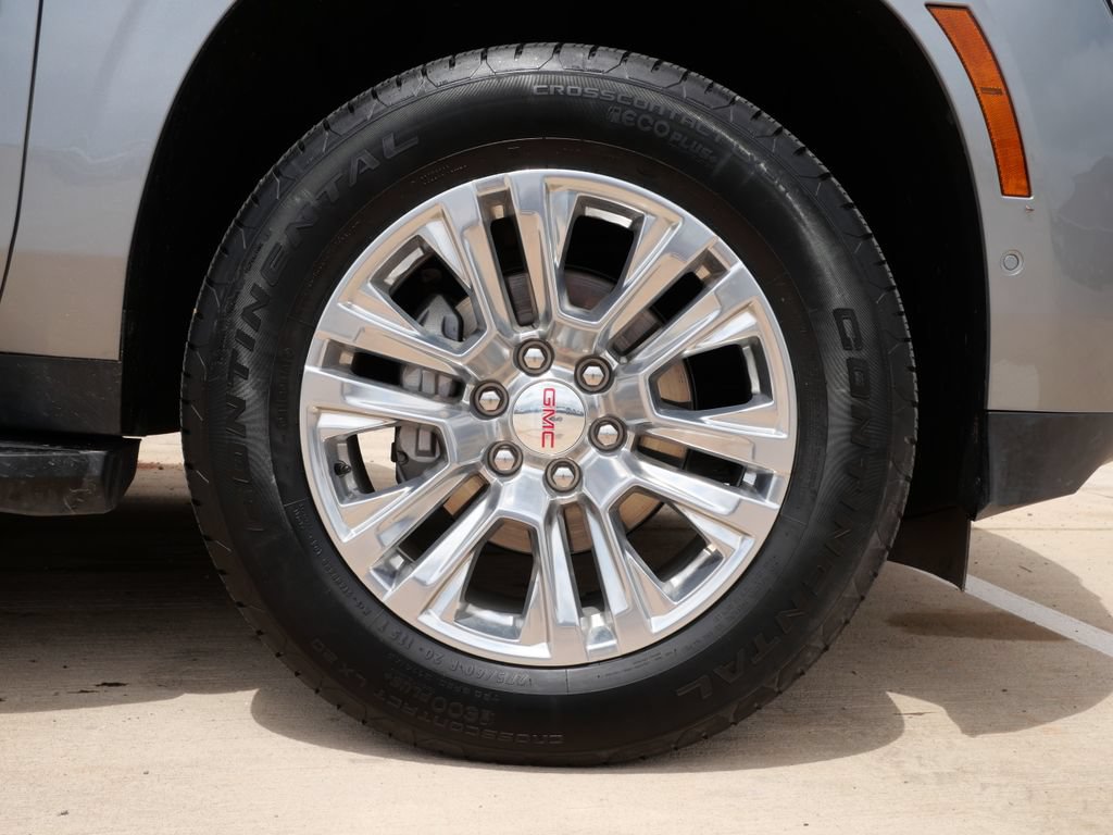 Used 2025 GMC Yukon XL Denali AWD/4WD image 9
