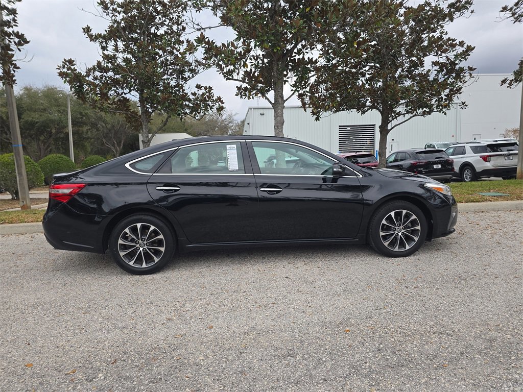 Used 2018 Toyota Avalon XLE image 2