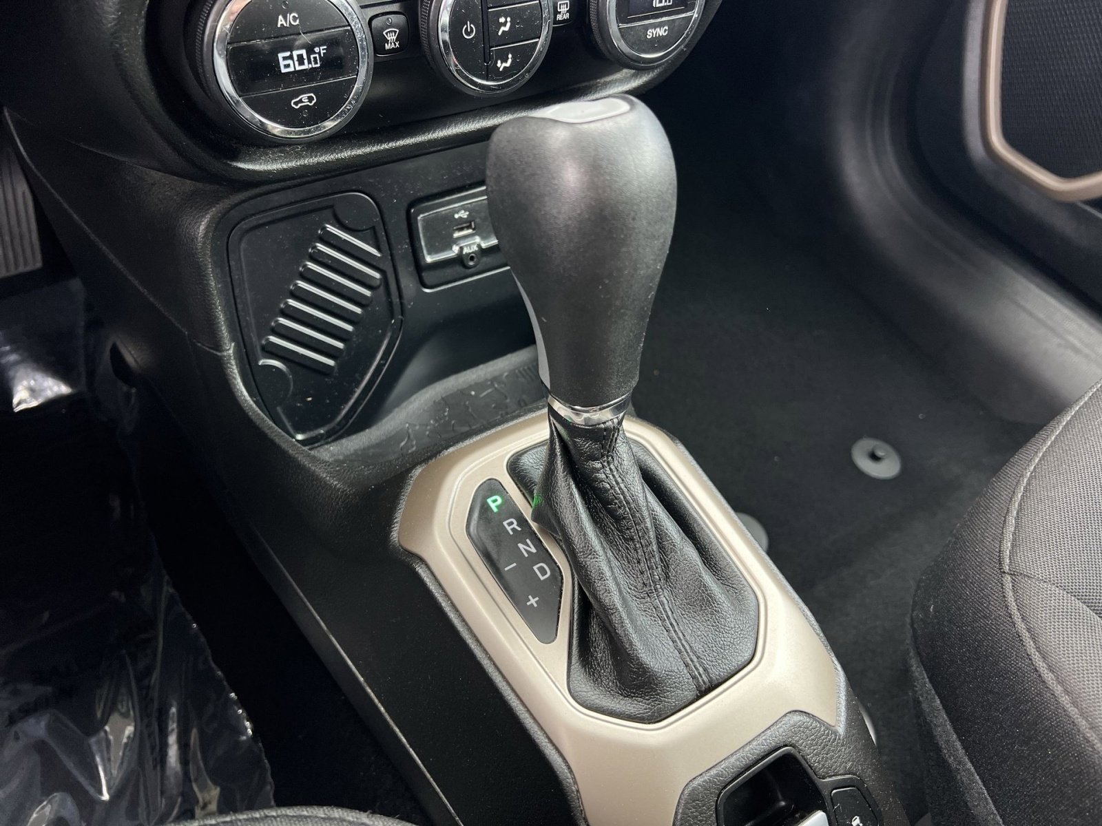 Used 2017 Jeep Renegade Latitude FWD image 20