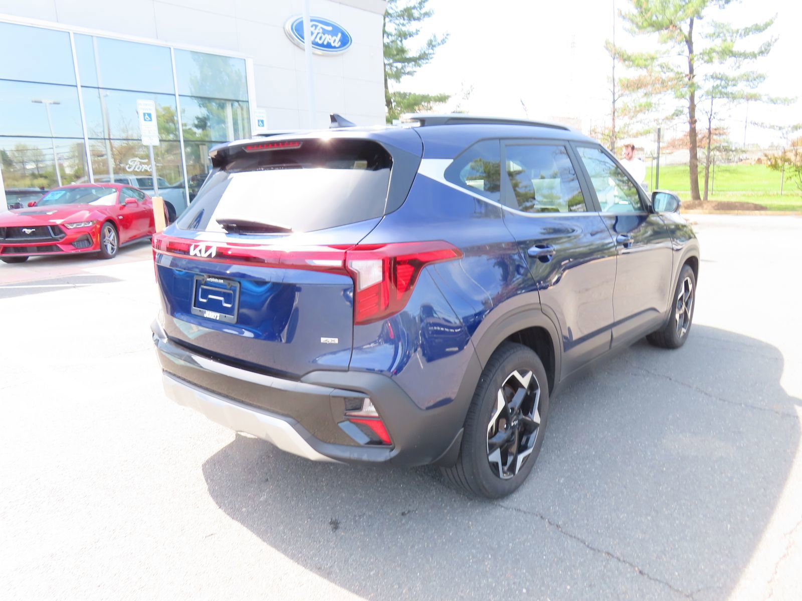 Used 2024 Kia Seltos EX image 6