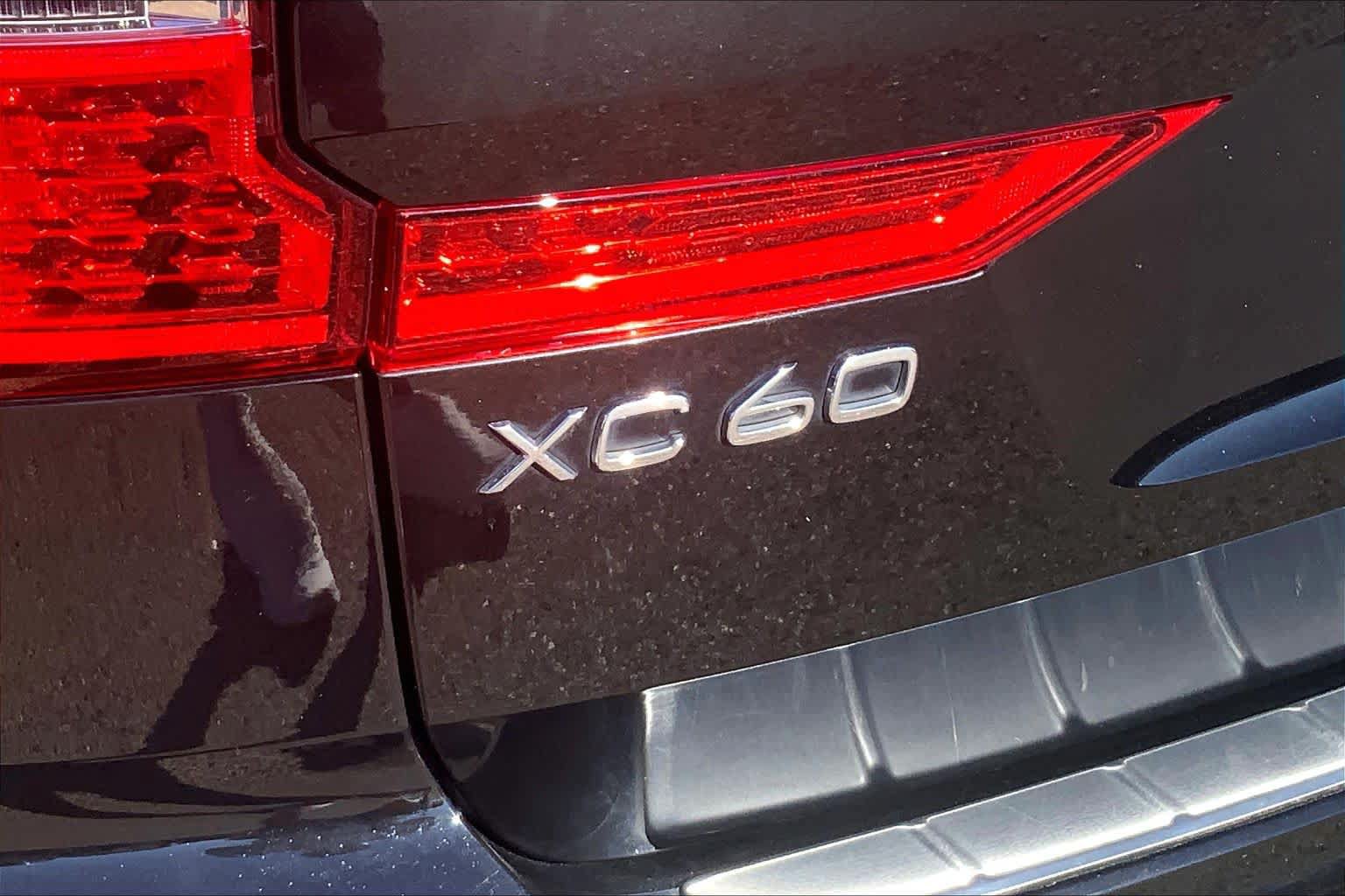 Used 2023 Volvo XC60 B5 Core w/ Climate Package FWD image 10