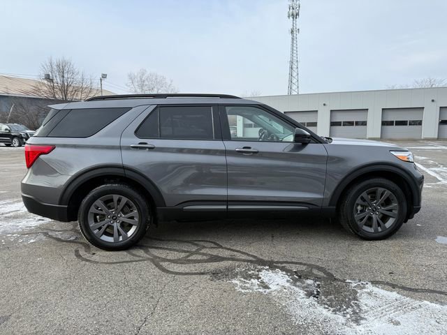 Certified 2022 Ford Explorer XLT w/ Equipment Group 202A image 3