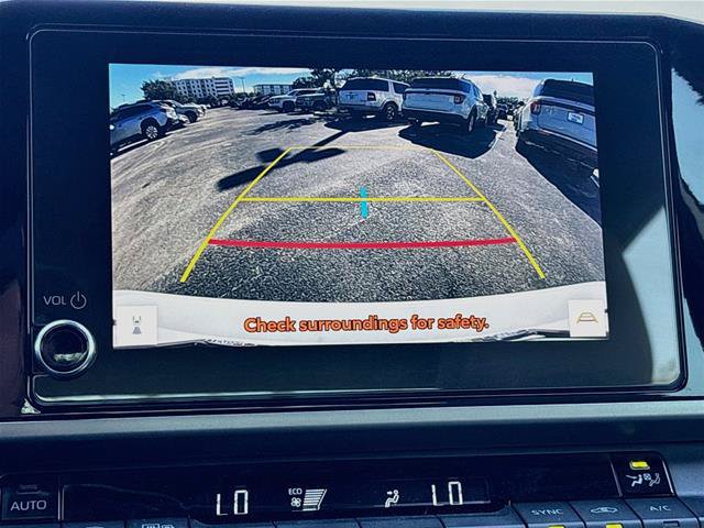 Used 2025 Toyota Camry SE w/ Convenience Package FWD image 15