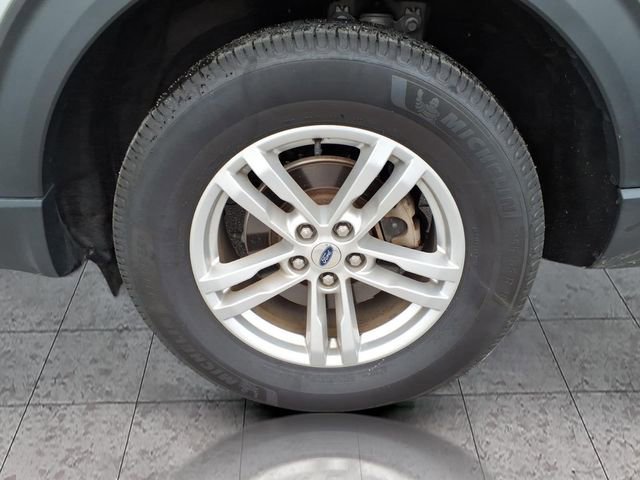 Certified 2022 Ford Explorer XLT w/ Equipment Group 202A image 5