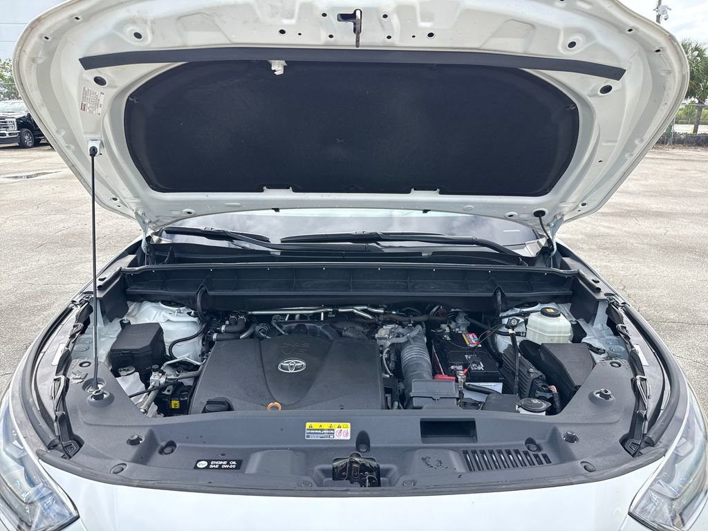 Used 2021 Toyota Highlander XLE image 31