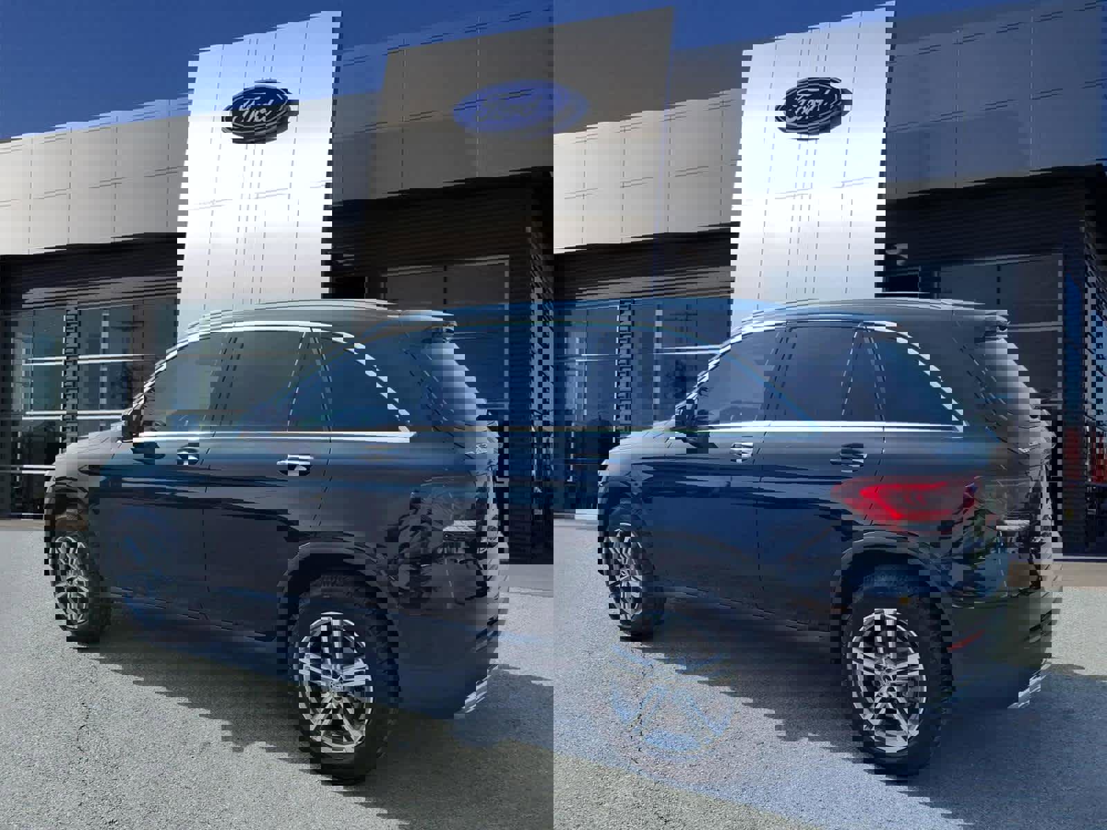 Used 2021 Mercedes-Benz GLC 300 image 3