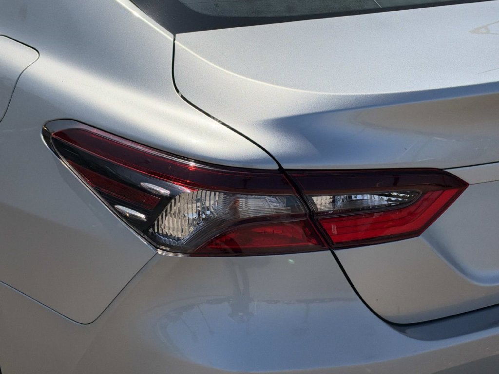 Used 2021 Toyota Camry LE FWD image 8