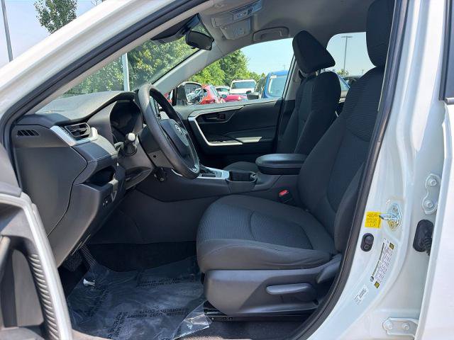 Used 2022 Toyota RAV4 LE FWD image 9