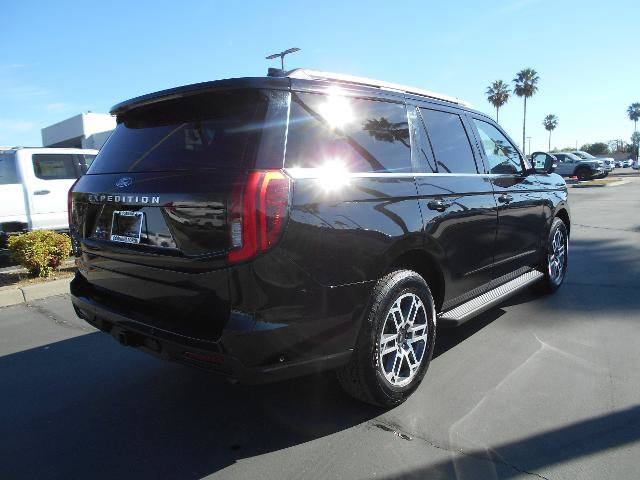 Certified 2025 Ford Expedition Active AWD/4WD image 3
