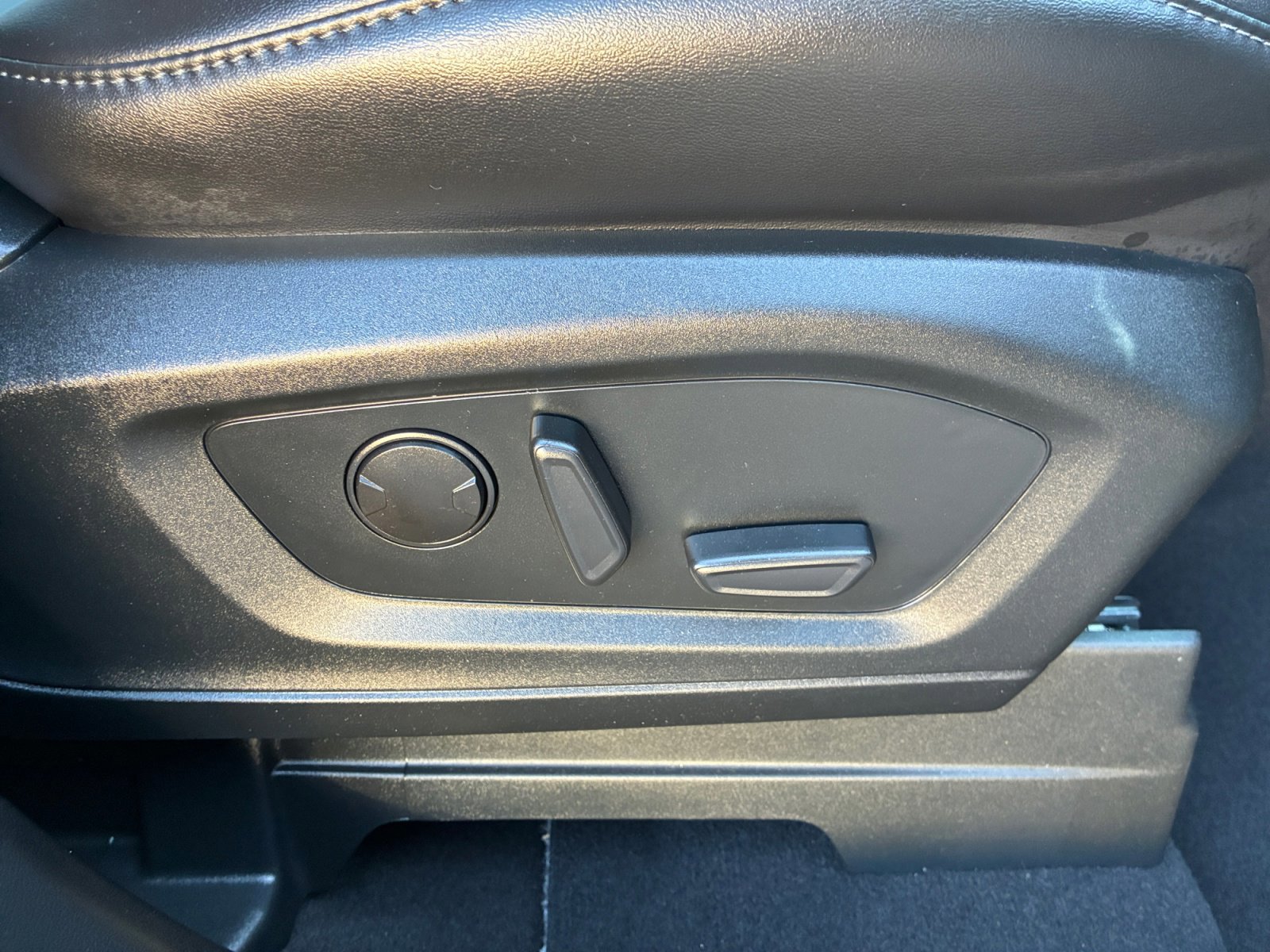 Certified 2023 Ford Explorer XLT w/ Equipment Group 202A image 30