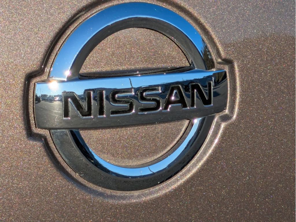 Used 2017 Nissan Titan SV image 10