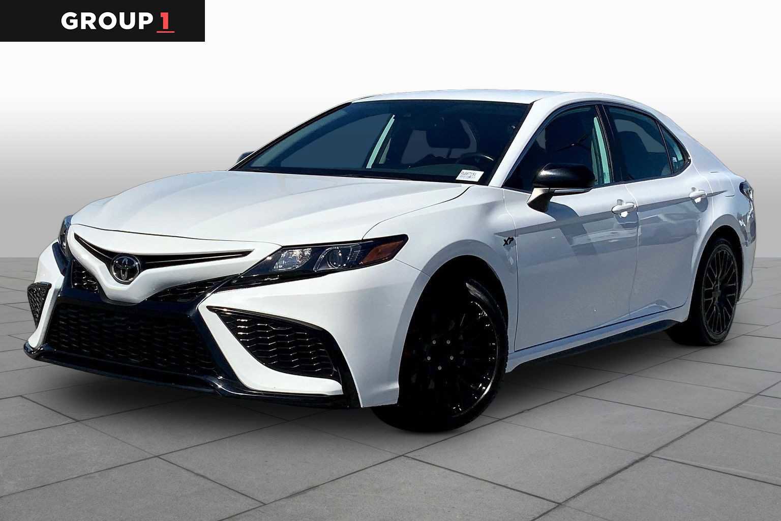 Used 2024 Toyota Camry SE w/ Convenience Package FWD image 1