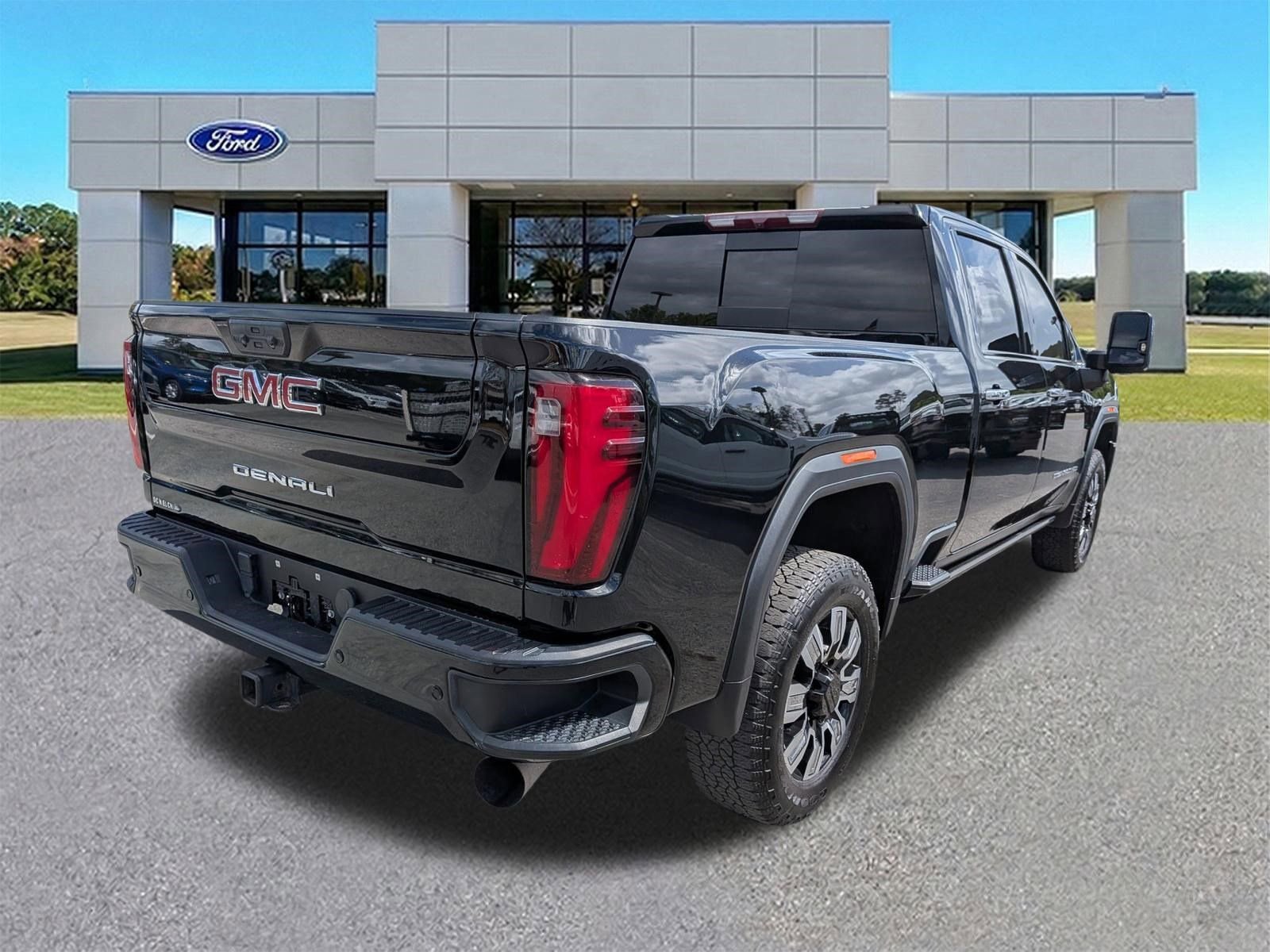 Used 2024 GMC Sierra 2500 Denali w/ Max Trailering Package AWD/4WD image 2