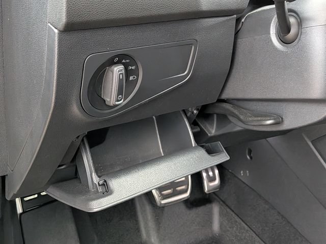 Used 2024 Volkswagen Tiguan SE R-Line w/ MDO Package, Two-Row AWD/4WD image 13