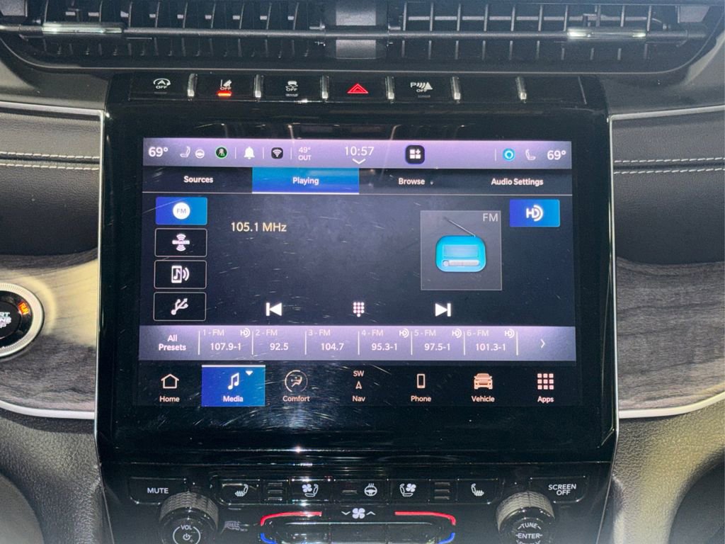 Used 2024 Jeep Grand Cherokee L Limited w/ Luxury Tech Group II image 20