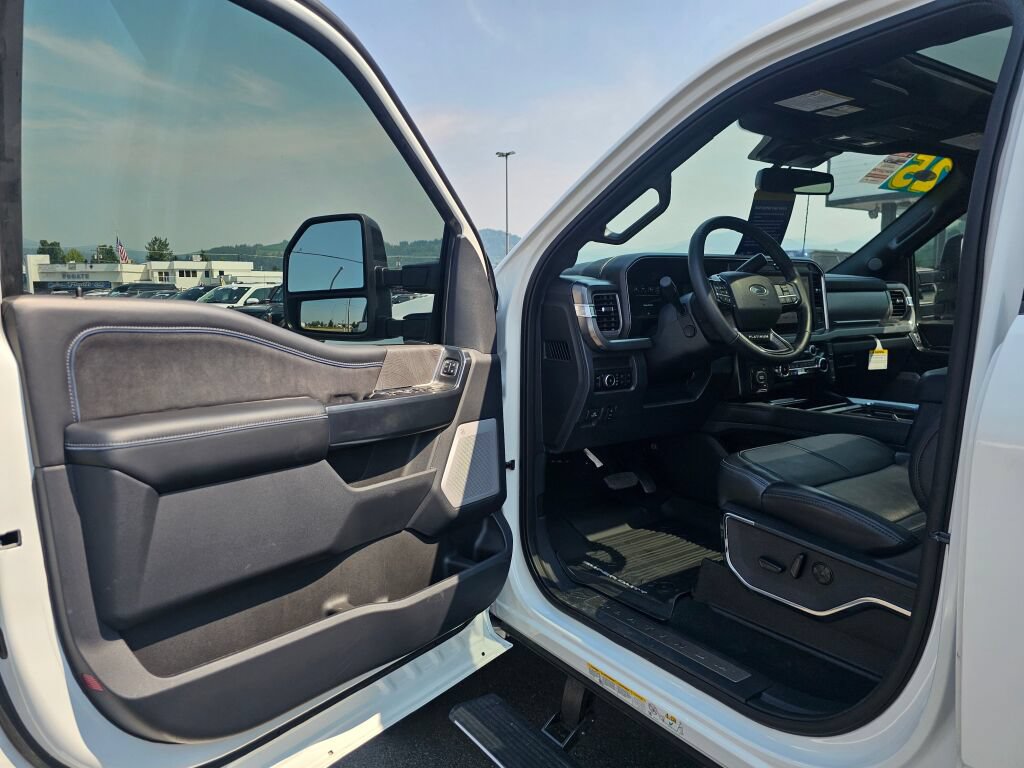 Certified 2025 Ford F450 Platinum w/ Camper Package AWD/4WD image 17