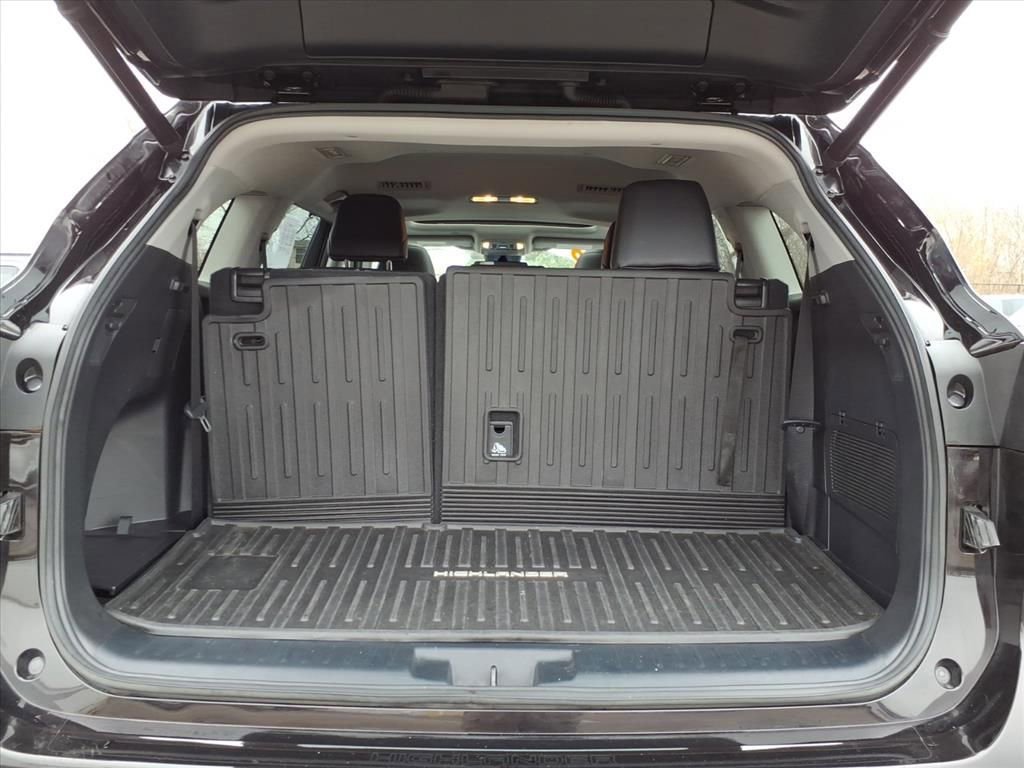 Used 2022 Toyota Highlander XLE image 14