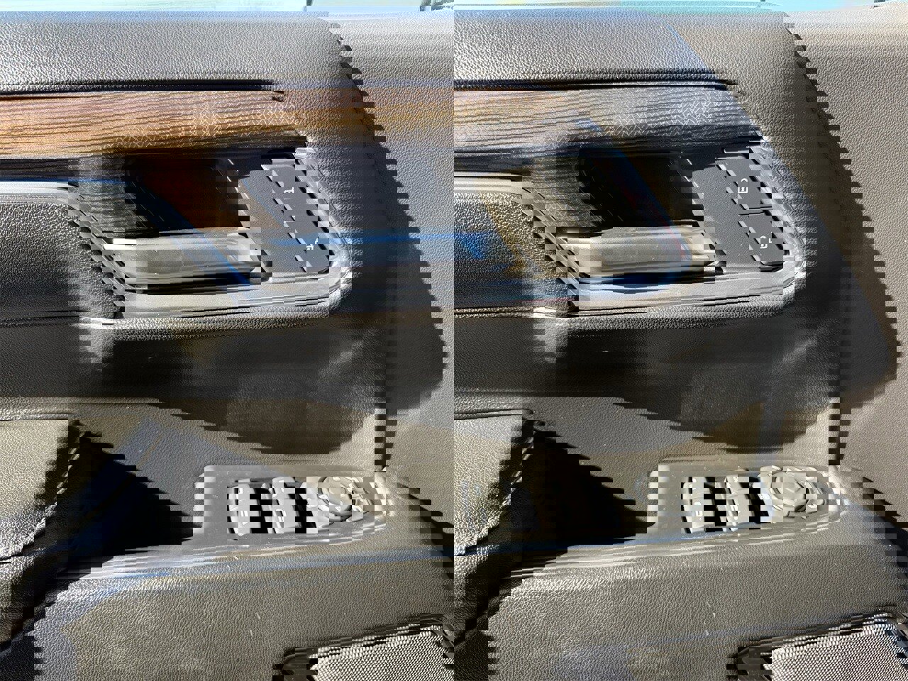 Used 2024 Chevrolet Silverado 1500 LT image 22