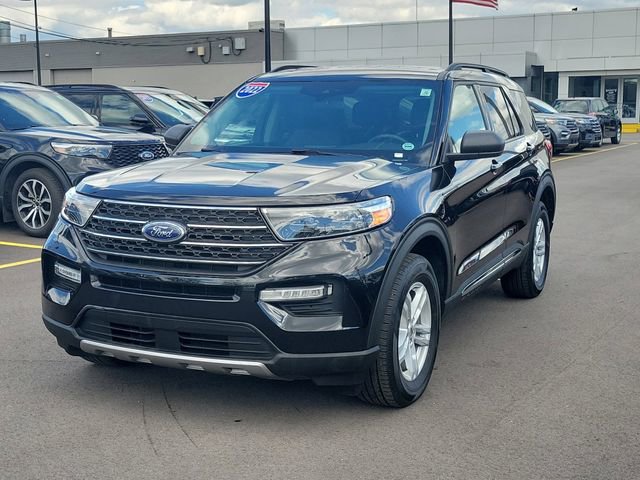 Certified 2022 Ford Explorer XLT w/ Equipment Group 202A AWD/4WD image 2