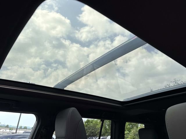 Used 2025 Lexus GX 550 w/ Accessory Package (2T) AWD/4WD image 28