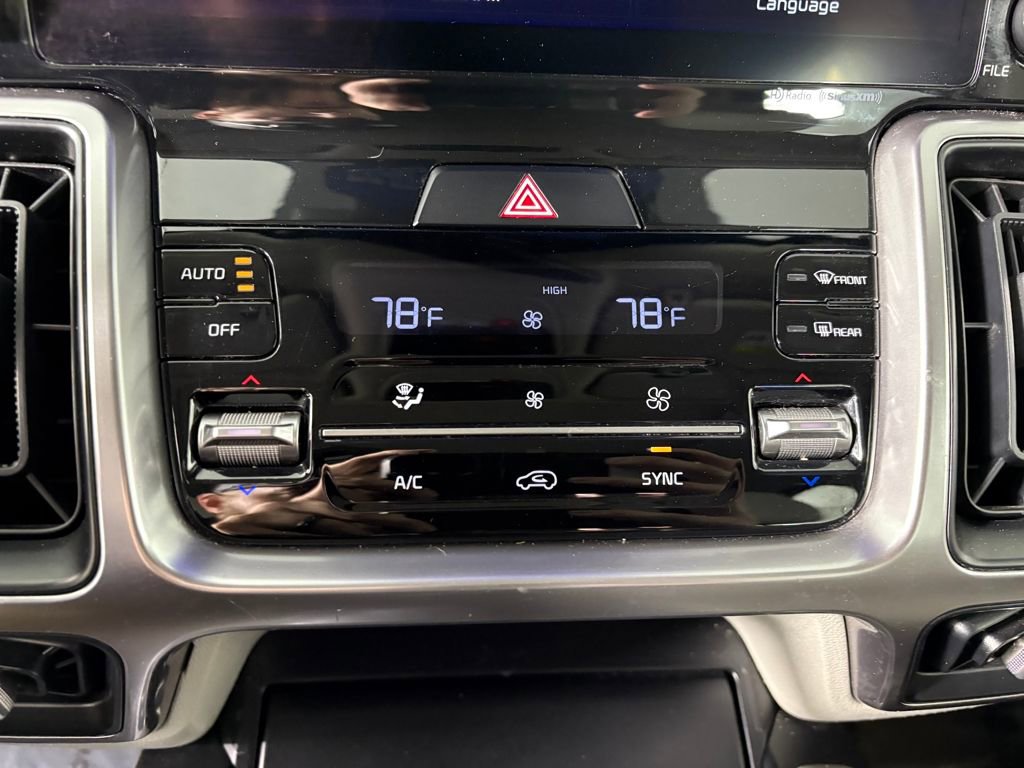 Used 2023 Kia Sorento S w/ Panoramic Sunroof Package image 19