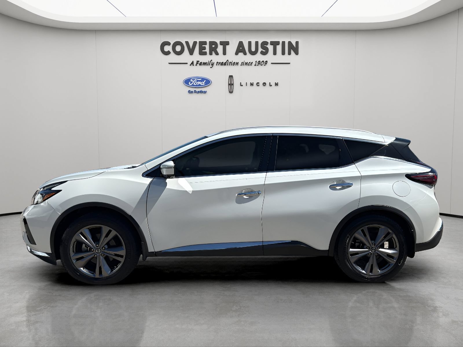 Used 2019 Nissan Murano Platinum w/ Cargo Package FWD image 2