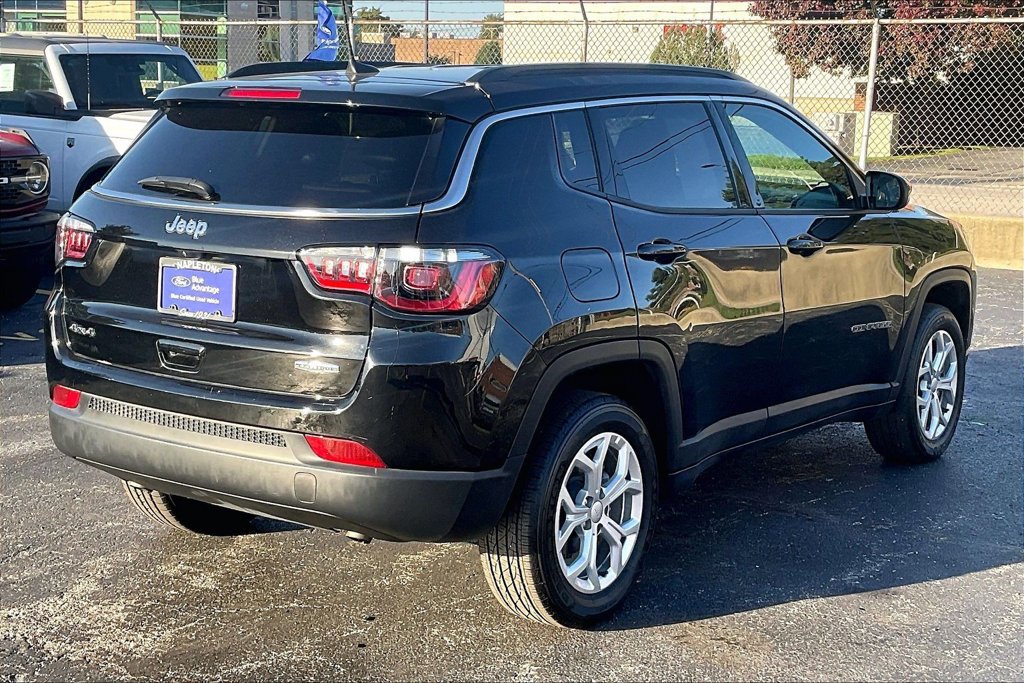 Used 2024 Jeep Compass Latitude AWD/4WD image 12
