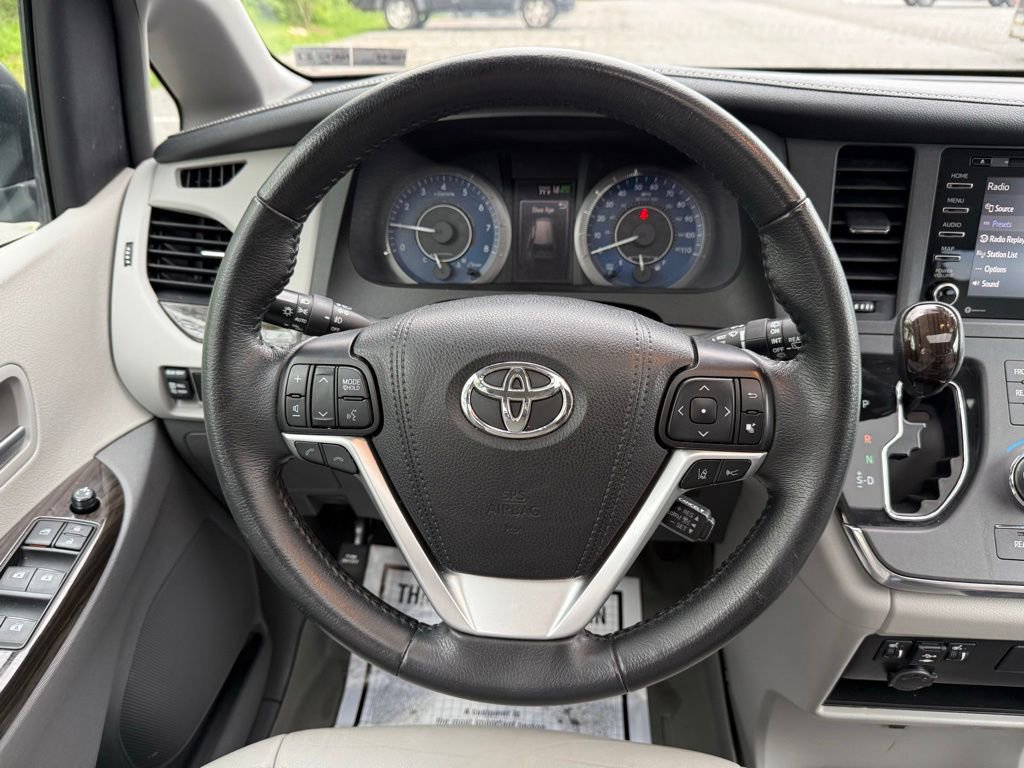 Used 2019 Toyota Sienna XLE w/ XLE Navigation Package AWD/4WD image 15