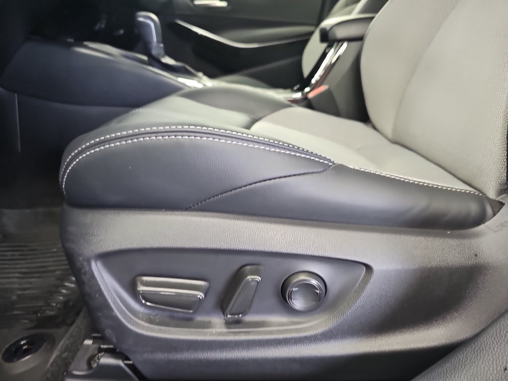 Used 2026 Toyota Corolla XSE FWD image 27