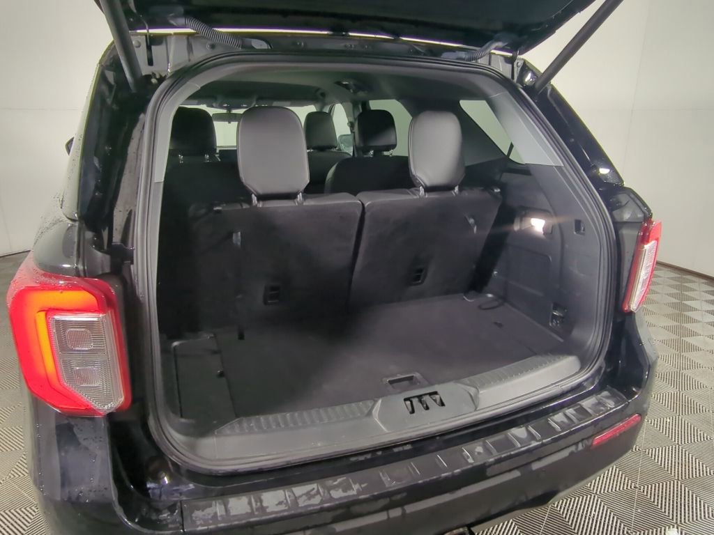 Certified 2022 Ford Explorer XLT w/ Equipment Group 202A image 9
