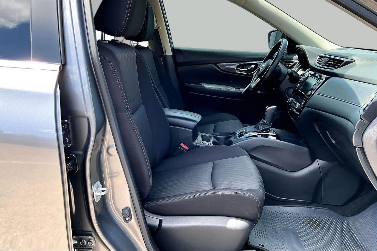 Used 2020 Nissan Rogue SV FWD image 11